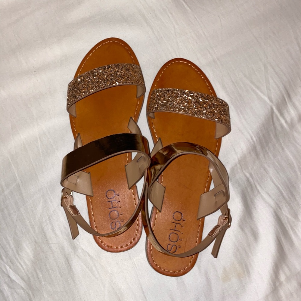 Never worn, sparkly sandals!!